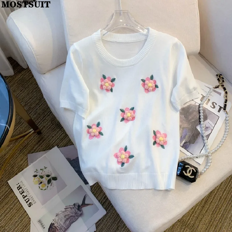 

Женский трикотажный свитер с коротким рукавом, круглым вырезом и цветочной вышивкой