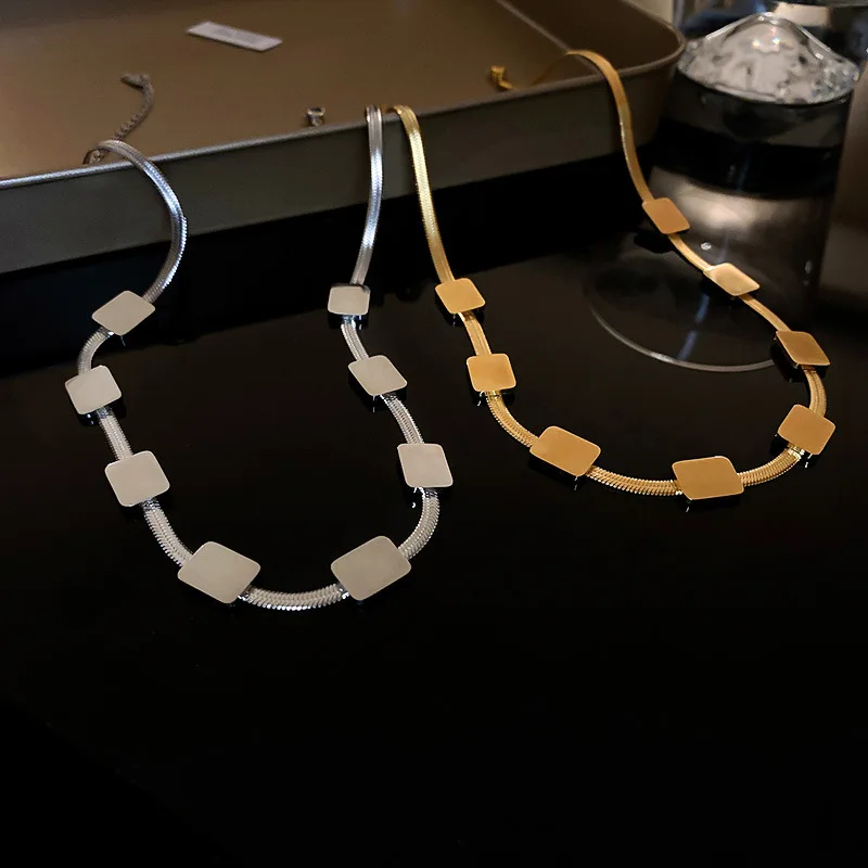 

Europeanand American titanium steel square necklacepersonality trend senior clavicle chain fashion net red light luxury necklace