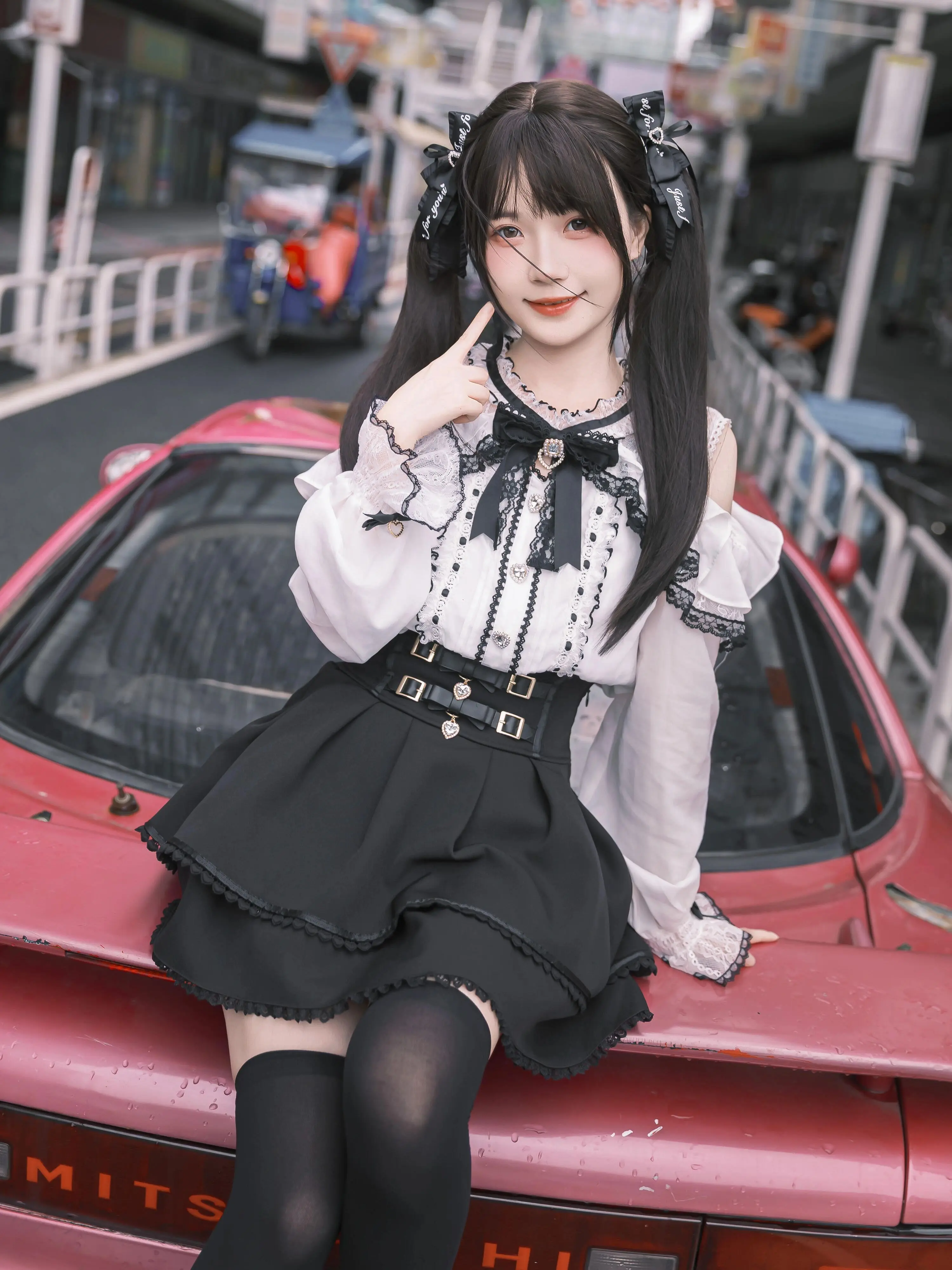 Фото Японский комплект Kawaii J-Fashion Jirai Kei Ryousangata из 2 предметов: милая кружевная блузка с открытыми плечами и мини-юбка с высокой талией для женщин №5