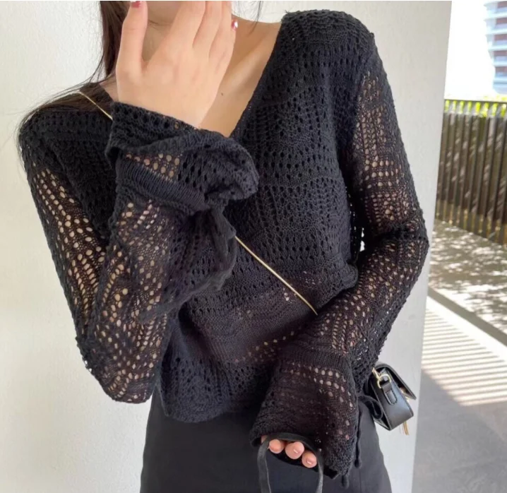 

2022 summer pregnant women's V-neck knitted sweater White