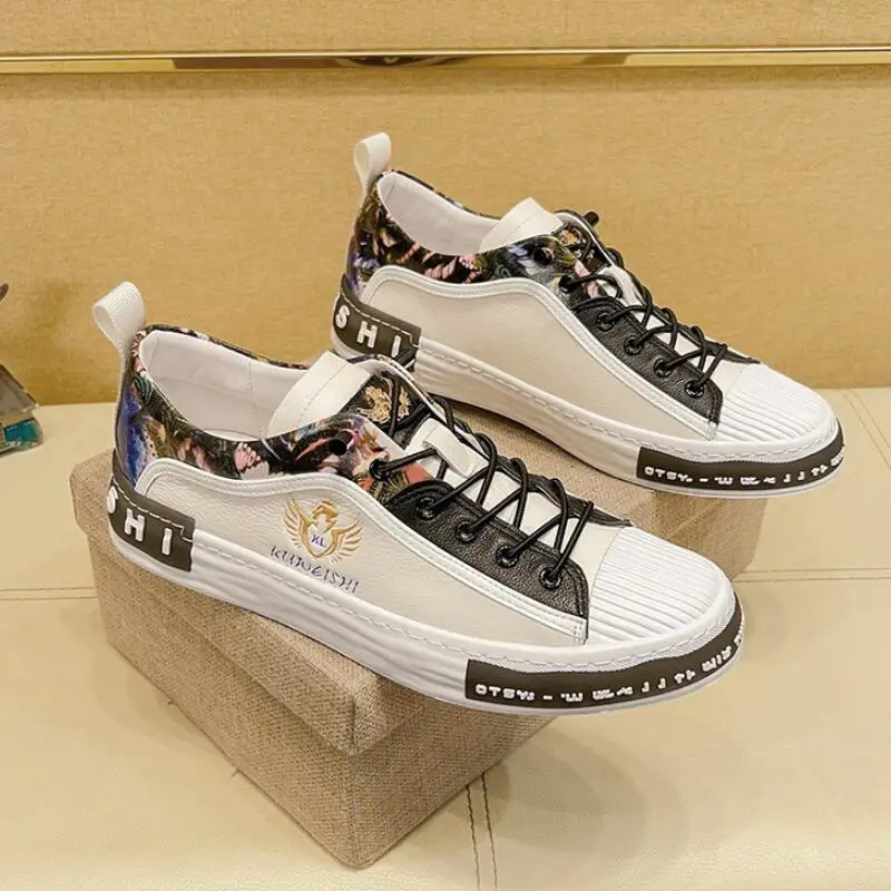 Новые дизайнерские мужские туфли Летние кожаные трендовые маленькие белые