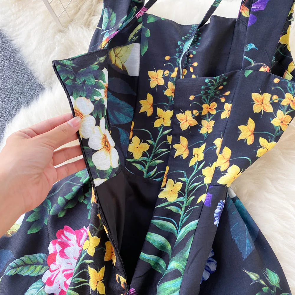 Женское платье с цветочным принтом