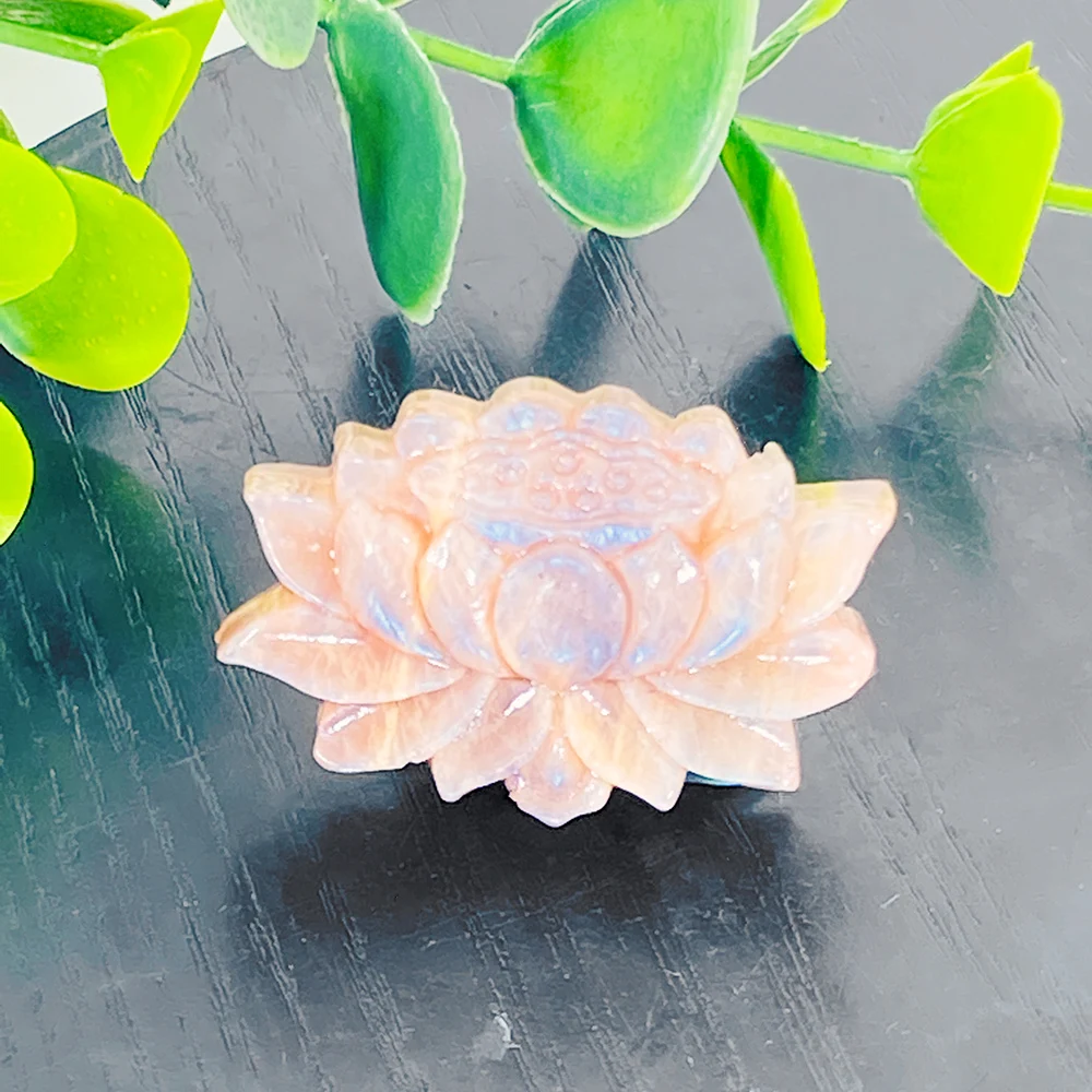 

Хрустальный лунный камень с резьбой по лотосу