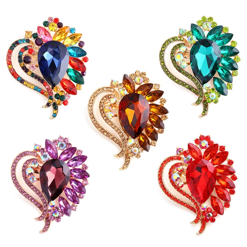 

Luxurious Heart-shaped Crystal Brooch Atmospheric Personality Wild Coat Accessories Ladies Temperament Pin Corsage Brooches Pins