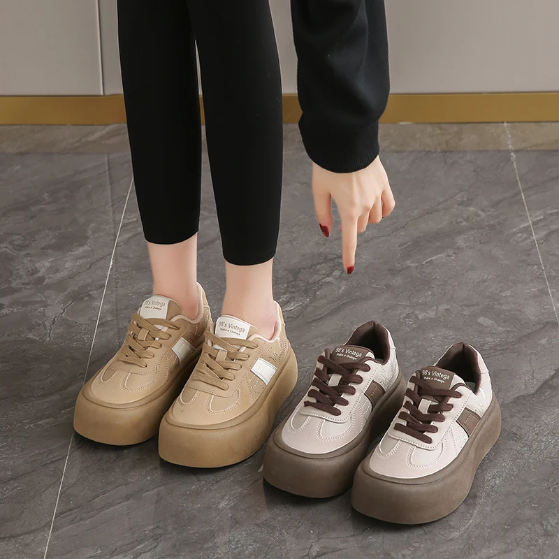 Повседневная женская обувь с круглым носком на танкетке 2024 универсальные