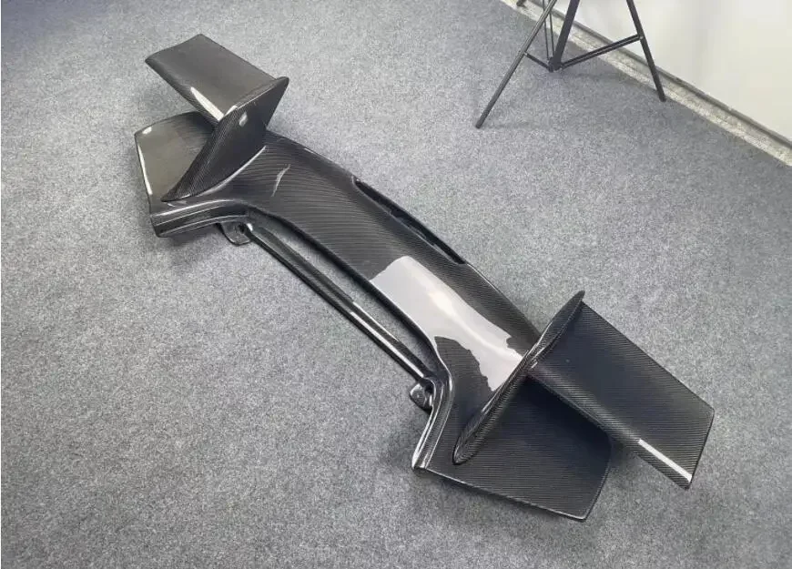 СПОЙЛЕР НА ЗАДНЕГО КРЫЛА из углеродного волокна для Ferrari 488 GTB мужской стиль