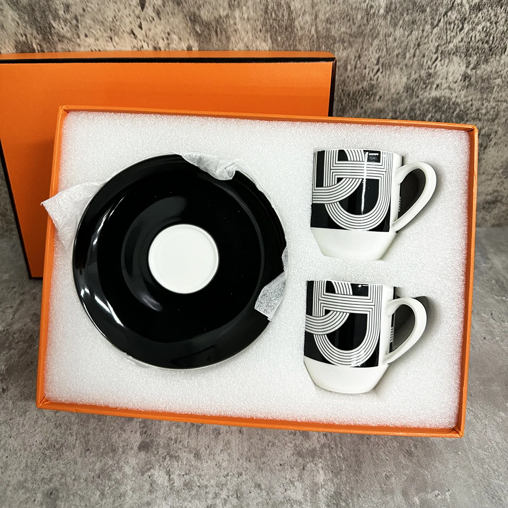 

2023 New Runway Design 120Ml Bone China Coffee Cups and Saucers Tableware Coffee Plates Dishes Afternoon Tea Coffee Drinkware
