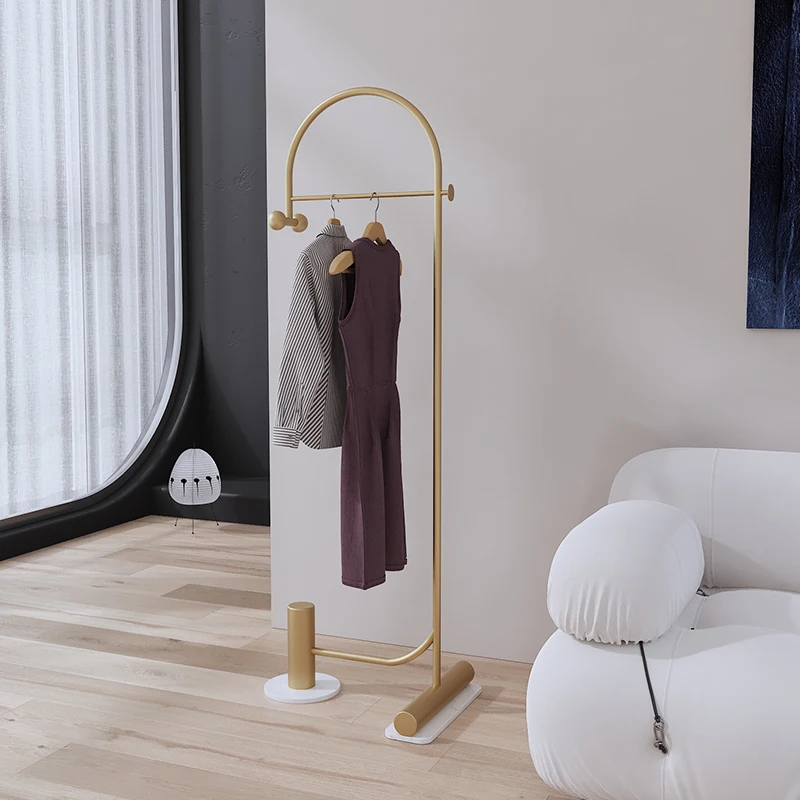 Простая угловая вешалка для пальто в спальню без покрытия зоны вешалки одежды