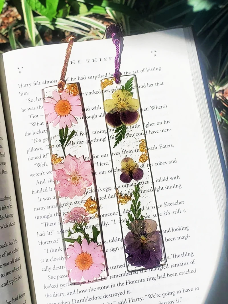 

Creative Daisy Flower Bookmark Exquisite Book Accessories Transparent Epoxy DIY Reading Mark Student Supplies Tassel Pendant