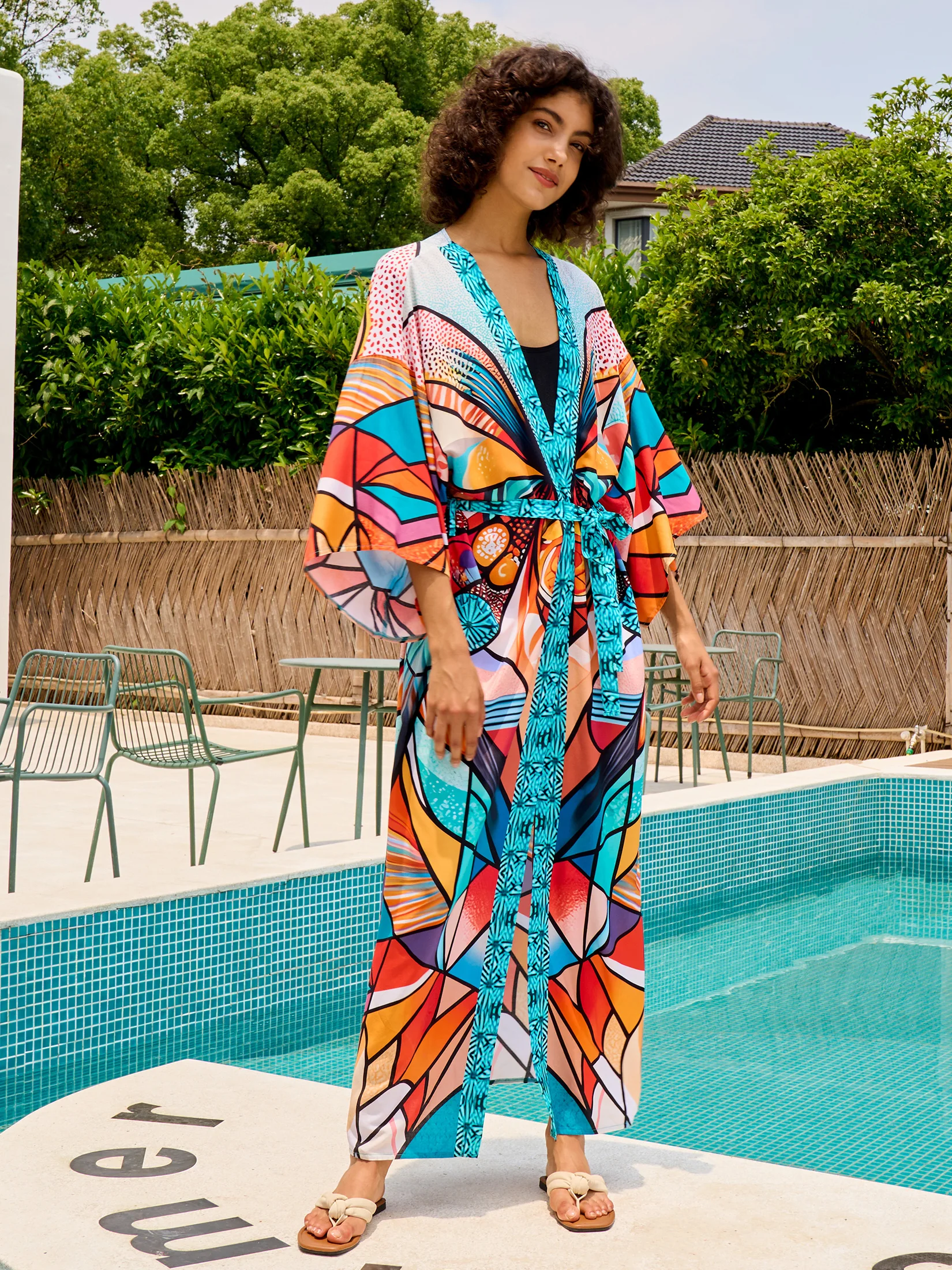 Женское летнее платье-кардиган с геометрическим принтом