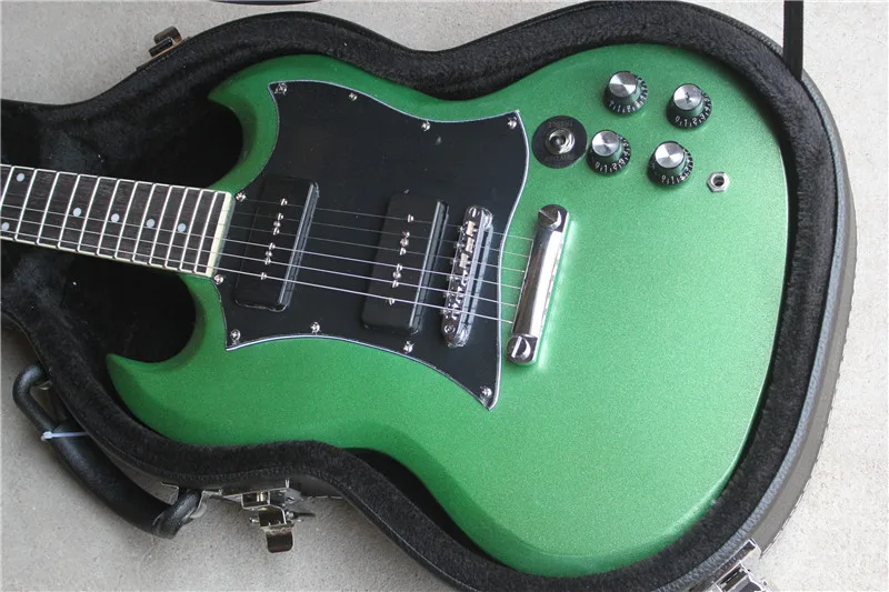 

Новая зеленая электрогитара SG завода может быть настроена в соответствии с требованиями