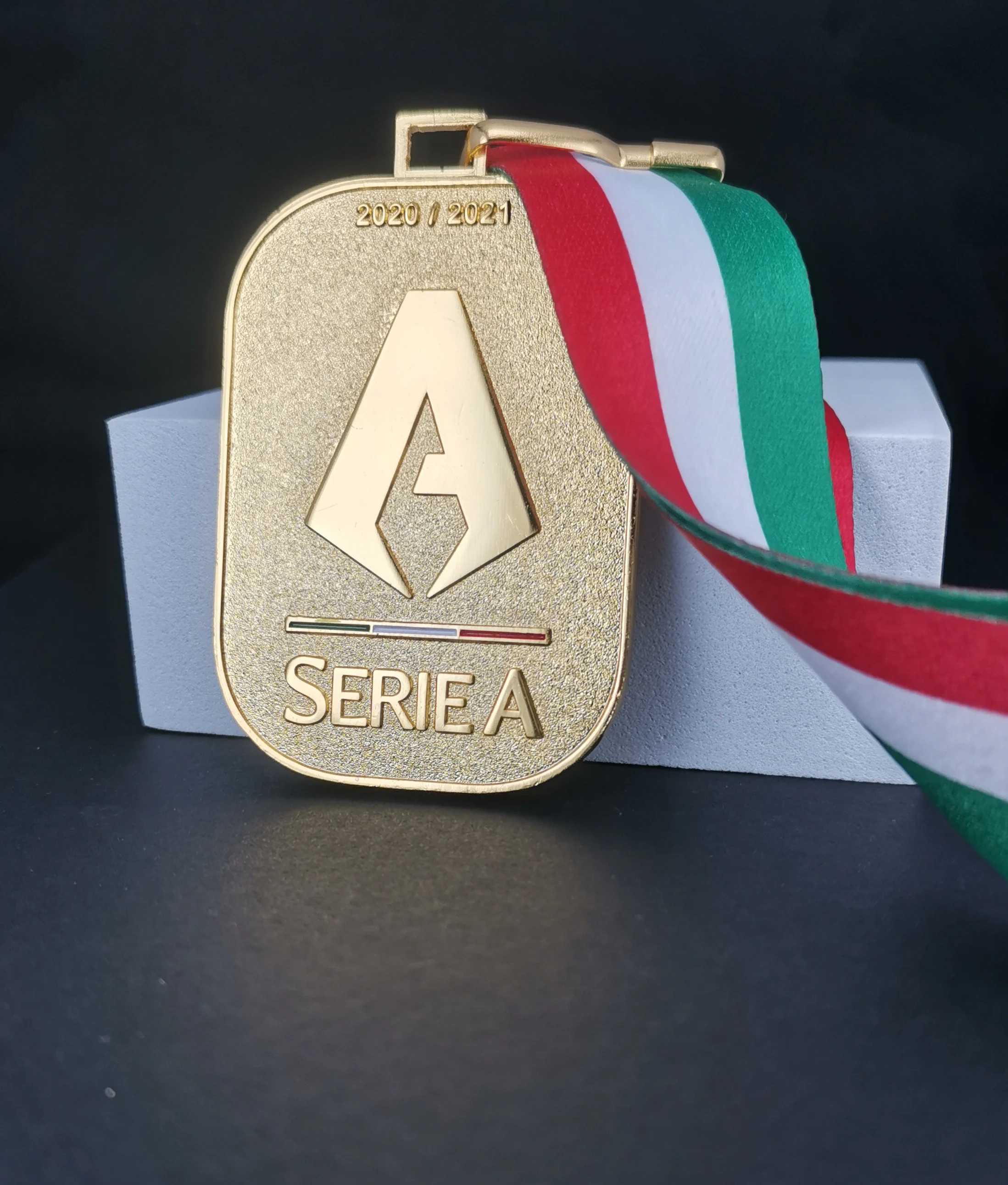 Сувениры для фанатов чемпиона по футболу 2021-22 |