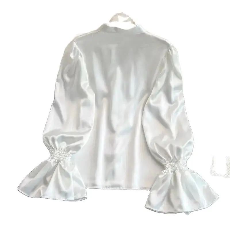 Женская атласная блузка свободная рубашка с длинными расклешенными рукавами