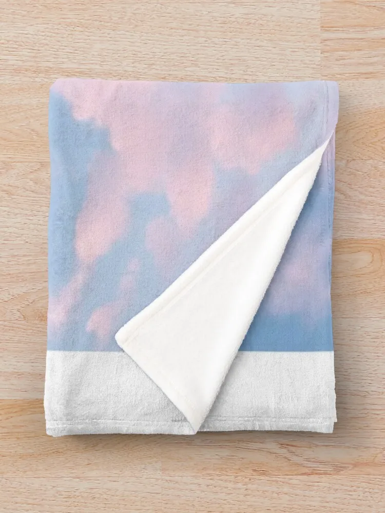 Сюрреалистичный облачный пейзаж с эфирными ядрами из сладкой ваты пледы