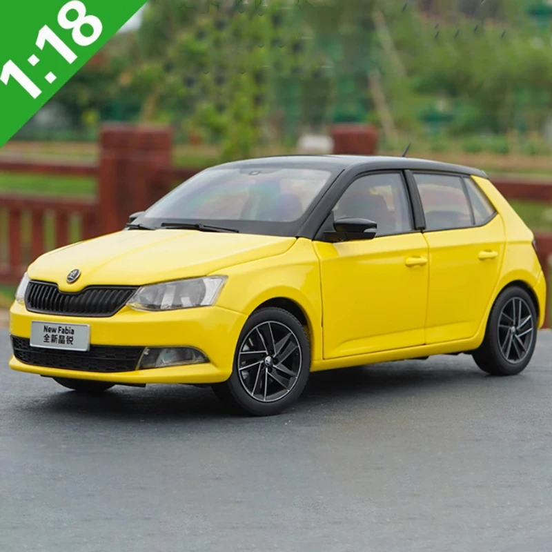 Литой под давлением масштаб 1:18 Skoda новинка Fabia 2016 модель моторного автомобиля из