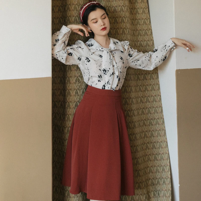 

2022Spring AutumnnewpatternFullNatural FactorsV-NecktemperamentPrintshirt+skirt