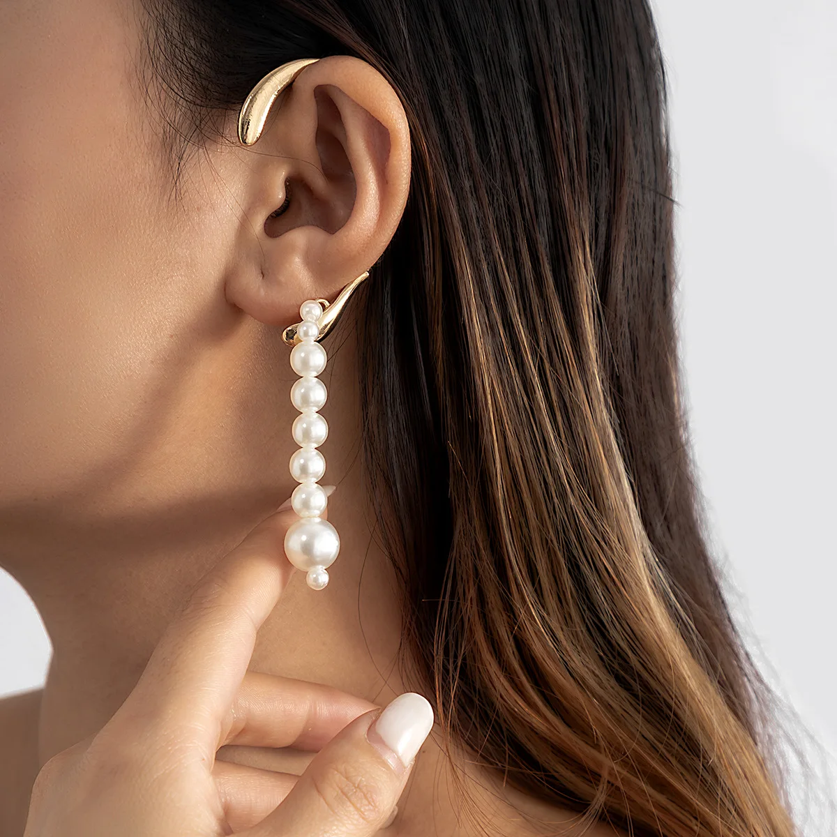 

1PCS New Trendy Long Big Simulated Pearl Clip on Earrings Pearls String Statement Earrings For Wedding Party Cartilage Earring