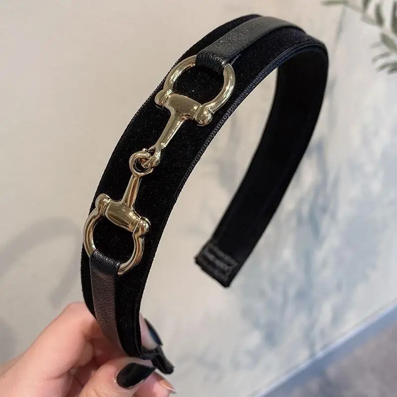 Фланелевая черно-белая клетчатая повязка на голову с металлической пряжкой