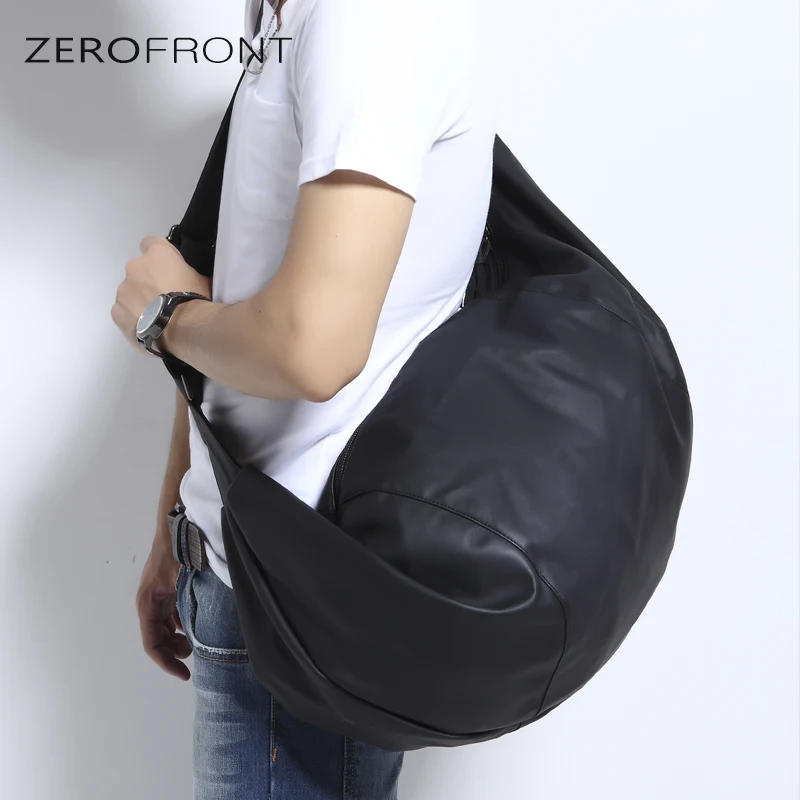 

Men's leisure One Shoulder Messenger Bag Fashion Travel bucket dumpling bag football fitness training sports bag tide