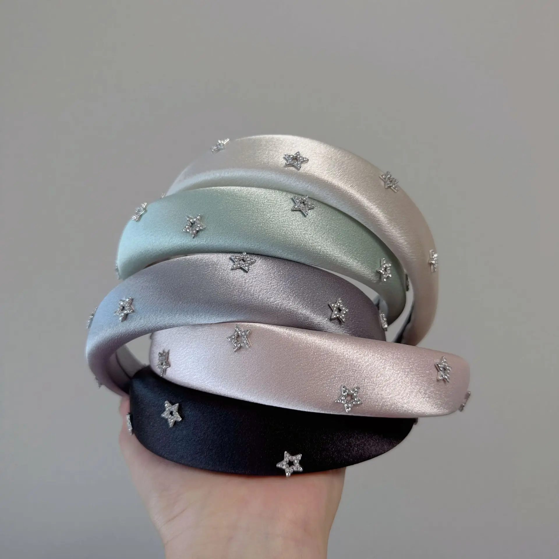 Новинка, темпераментная и полная бижутерия