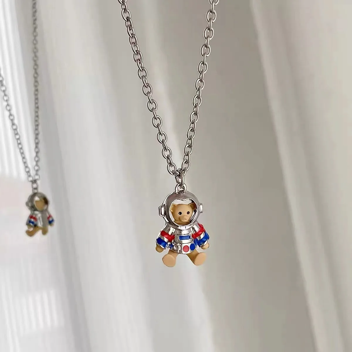 

Модное ожерелье с кулоном в виде симпатичного астронавта и медведя для женщин и мужчин, металлическое ожерелье в виде медведя, ювелирные ак...