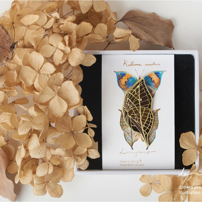 

Брошь-бабочка с мертвой листьей бабочкой, оригинальная светящаяся Брошь для женщин, значки для пальто, свитера, одежды, булавки, высокое кач...