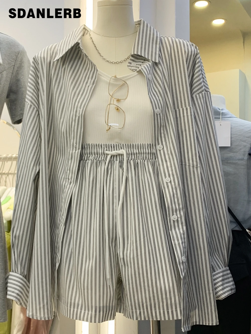 

Женский Повседневный костюм в полоску, элегантная рубашка с длинным рукавом и солнцезащитными шортами, Модный комплект из двух предметов, л...