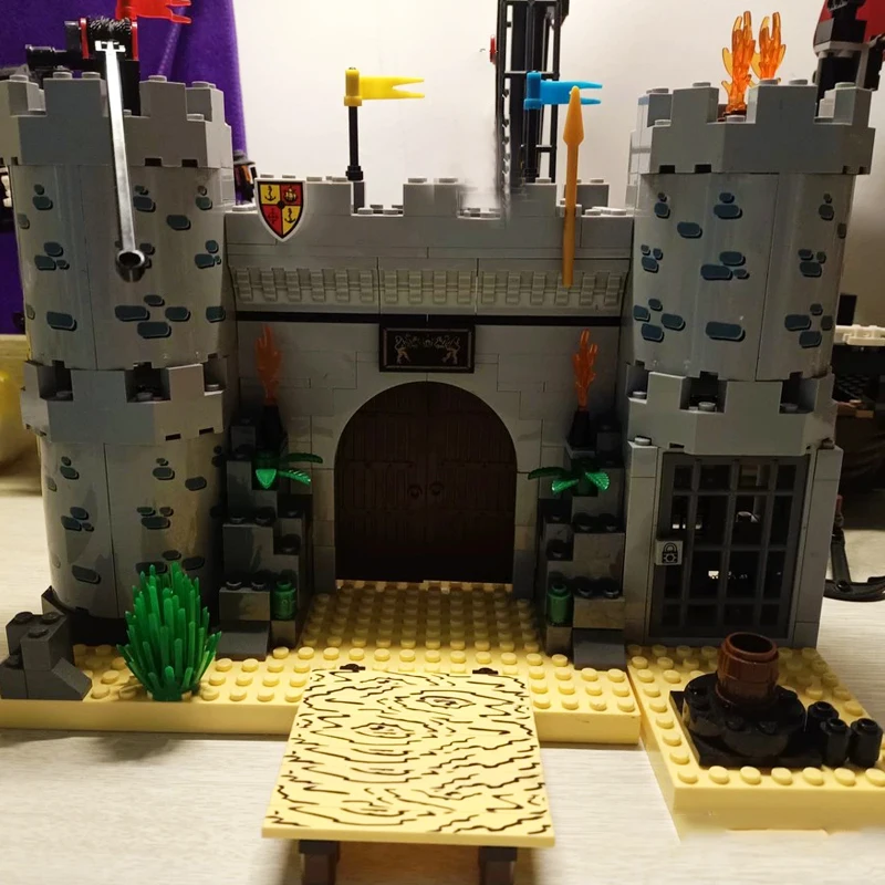 Развивающий строительный блок пираты и Королевская гвардия боевой замок 366 шт.