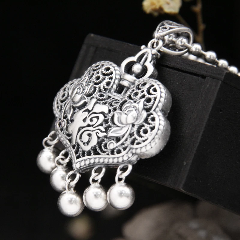 

Кулон Лотос кои с кисточкой, в стиле ретро