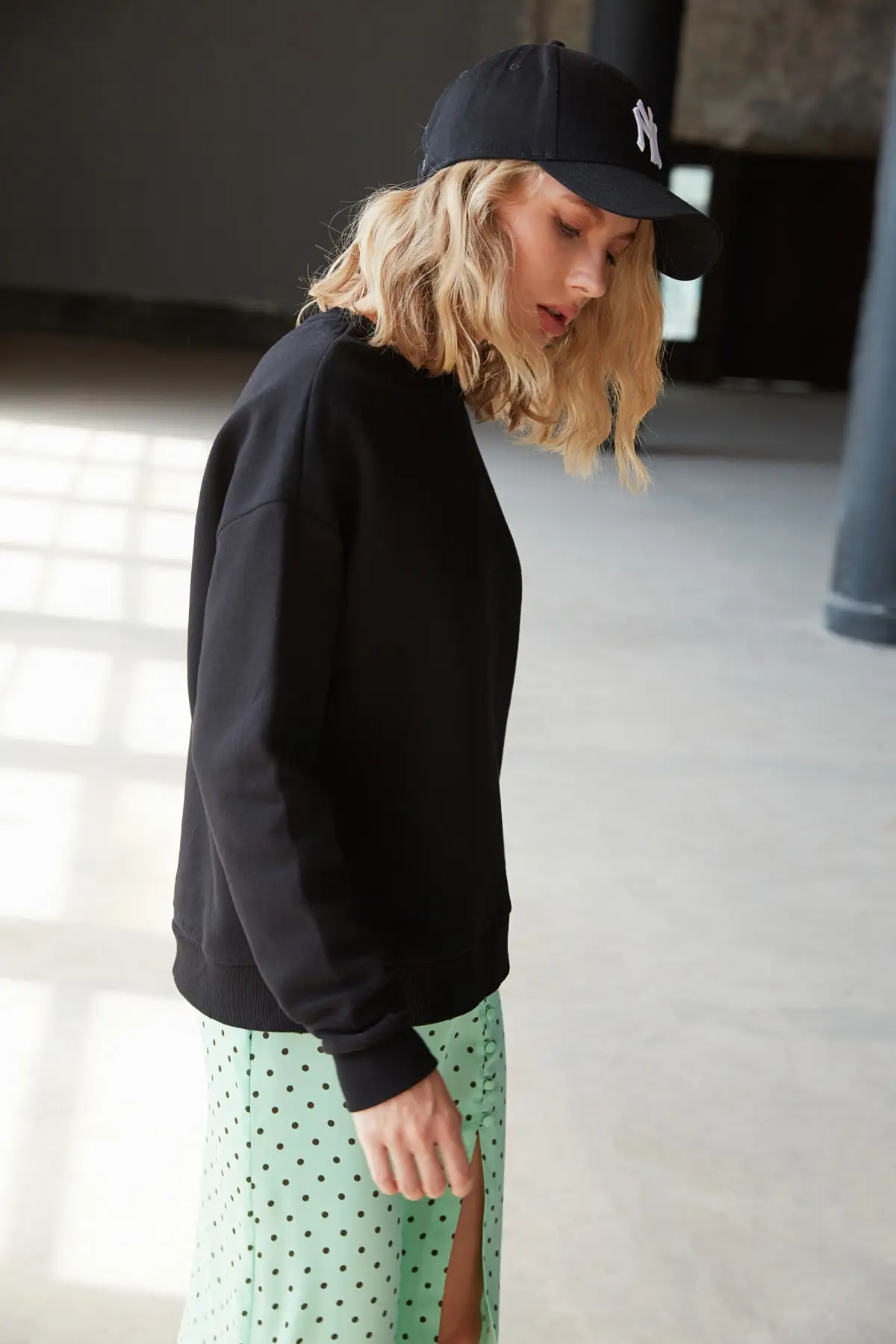 

Trendyol Basic Thick Knitted Sweatshirt TWOAW22SW2213