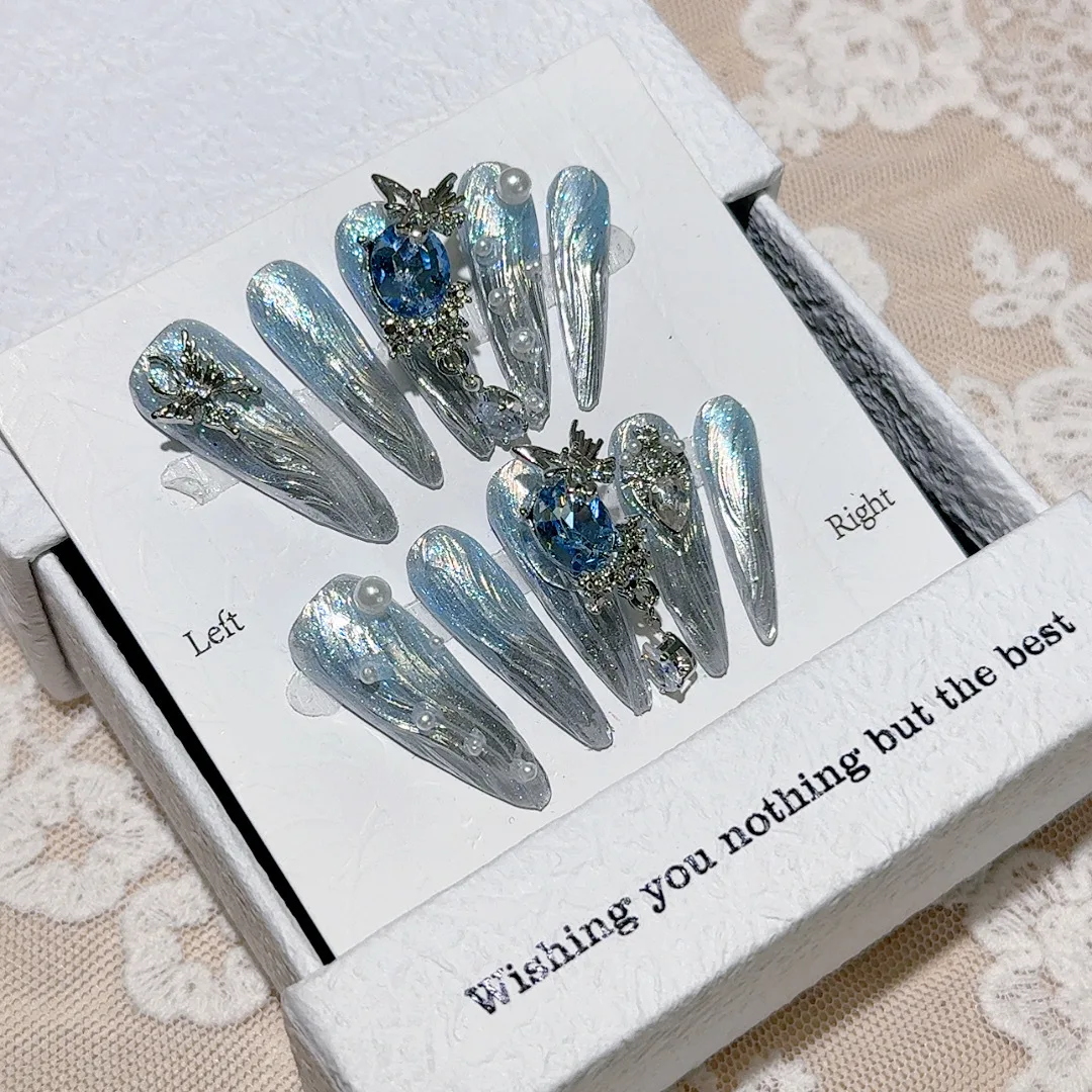 Накладные ногти ручной работы с металлическим декором в виде бабочки длинные