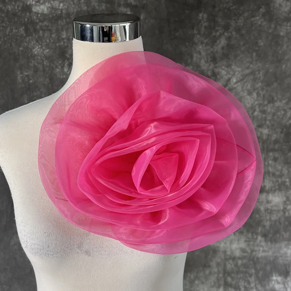 Ручной работы из красной ткани