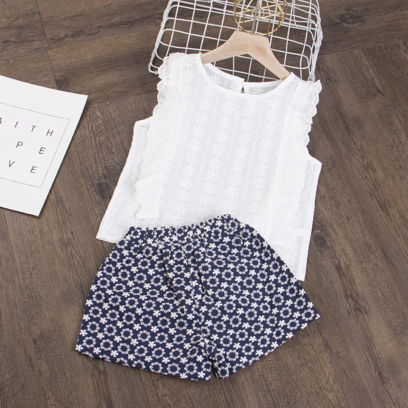 

Kids Girls Summer Clothing Sets 2021 New Summer Kids White T-Shirt Vest And Floral Shorts 2Pcs Outfits Children Casual Suits