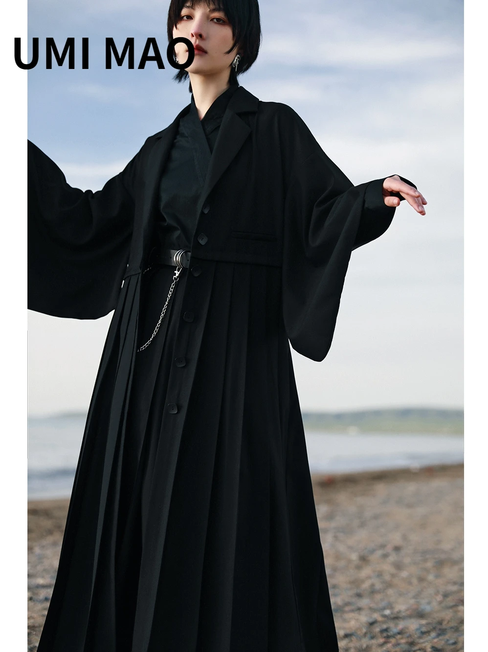 

UMI MAO Retro Square Sleeve Pleated Jacket Female 2022 Early Autumn New Blazers Long Paragraph Windbreaker Trench Coat Y2K