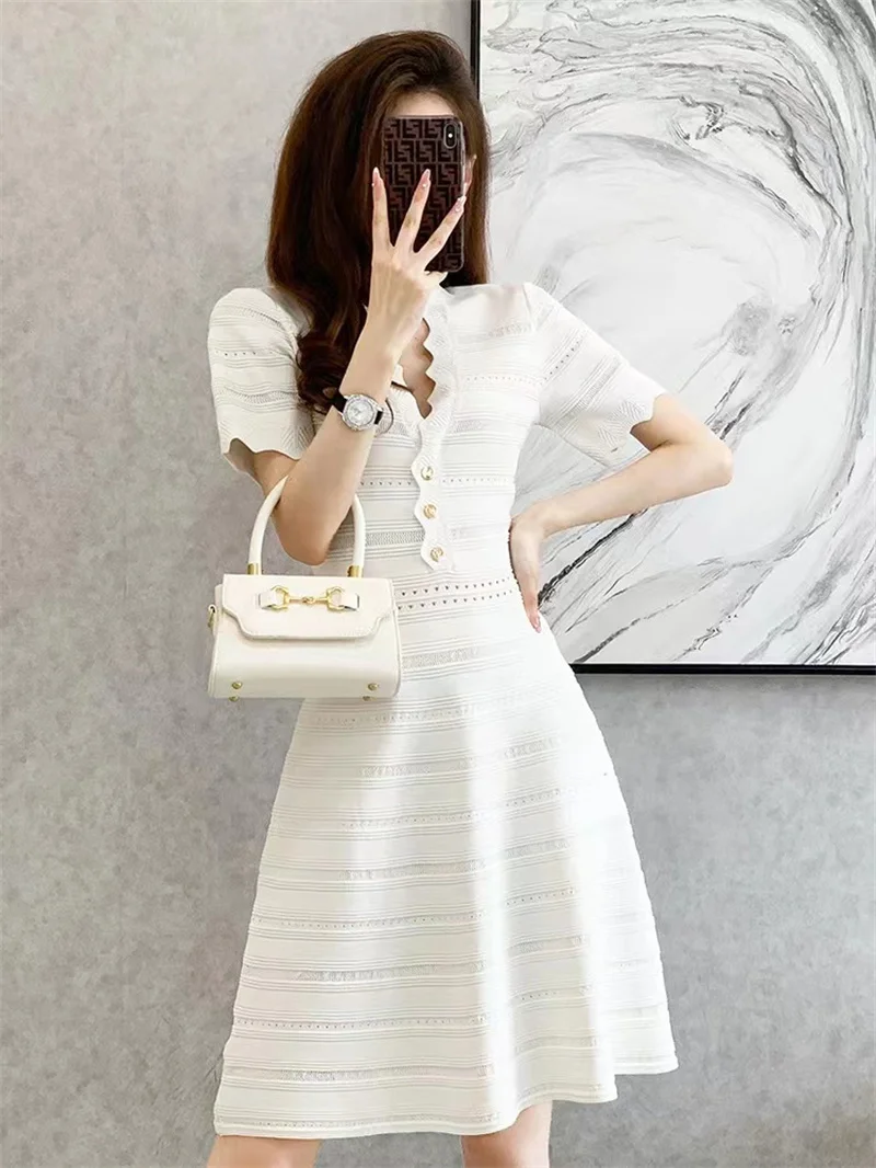 

Женское трикотажное платье с V-образным вырезом и коротким рукавом