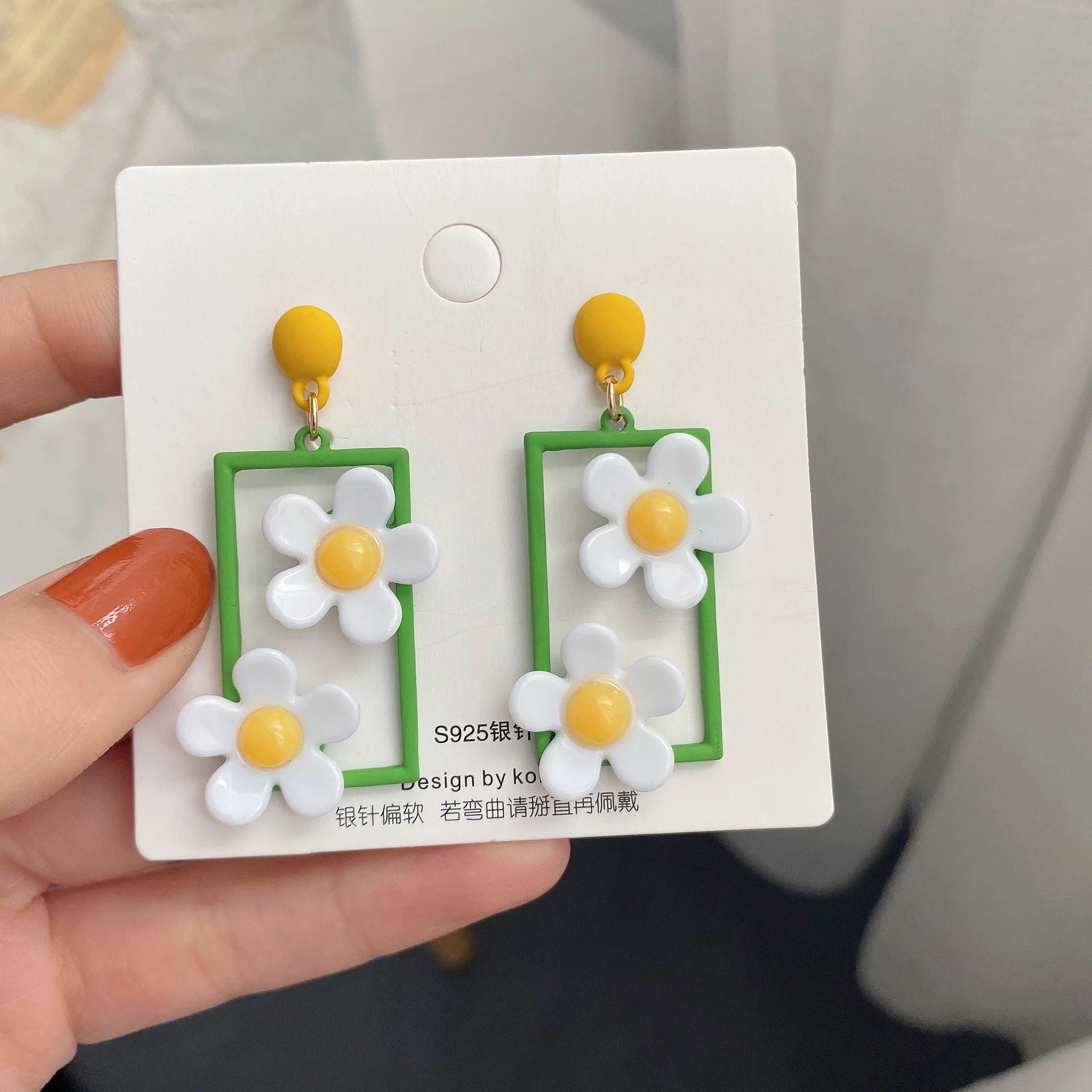 Green Hollow Out Square Flower Shape Clip on Earrings Without Piercing Geometric Jewelry for Women No Ear Hole Earring Wholesale