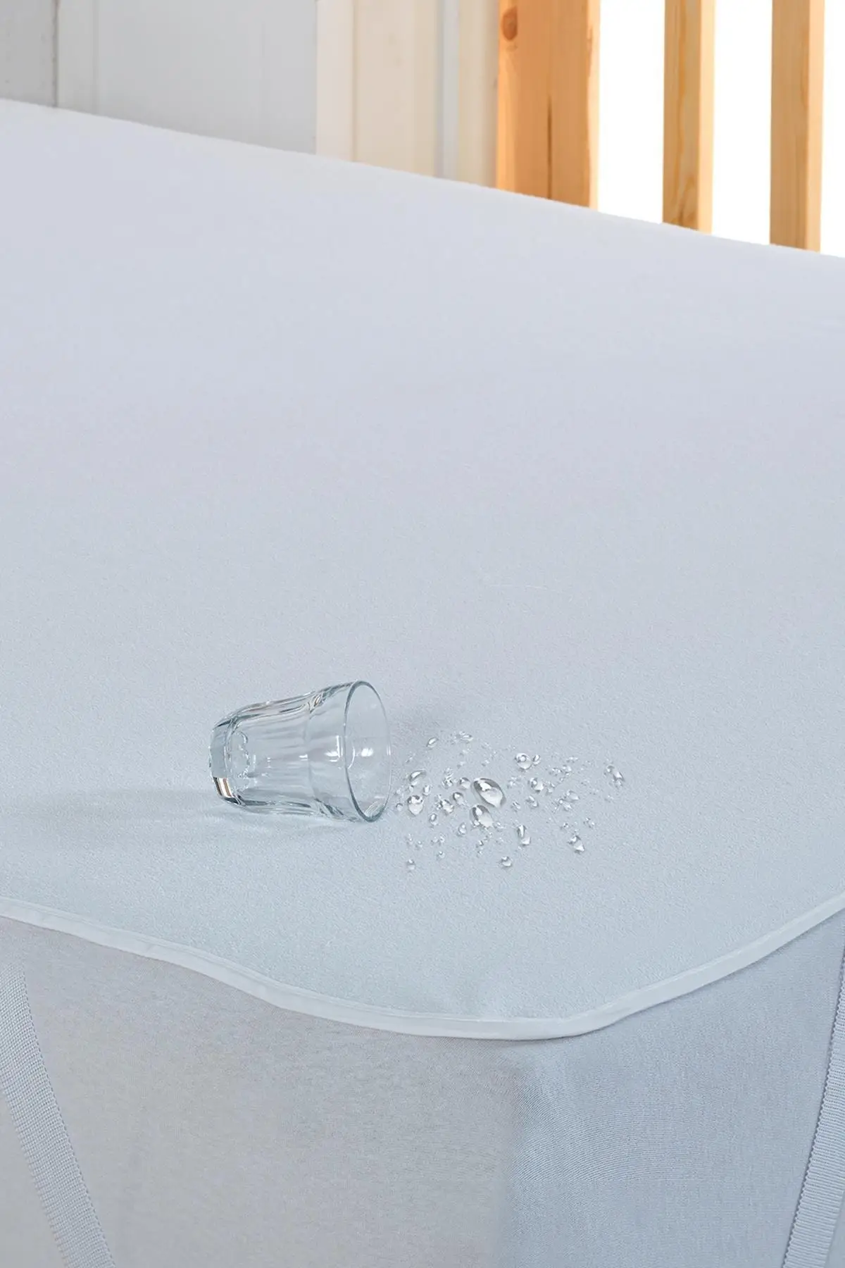 

Liquid proof mattress protector