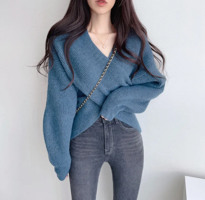 

2022 New French Elegant Cross V Neck Long Sleeve Knitted Sweater Women