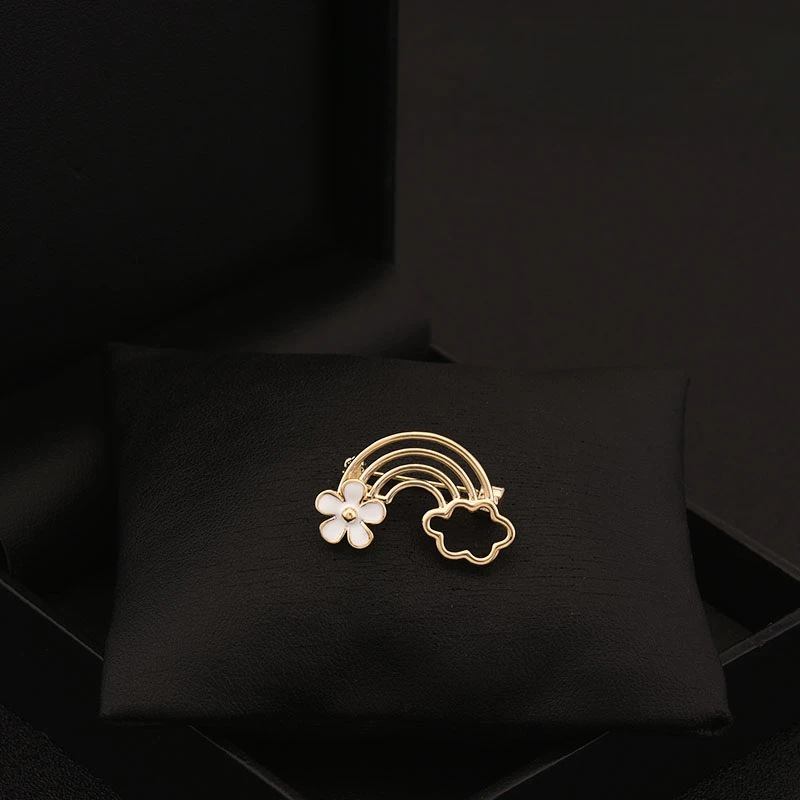 Exquisite Cute Cat Flower Openwork Brooch Women Clouds Rainbown Pin Suit Shirt Neckline Accessories Anti-Exposure Buckle Jewelry