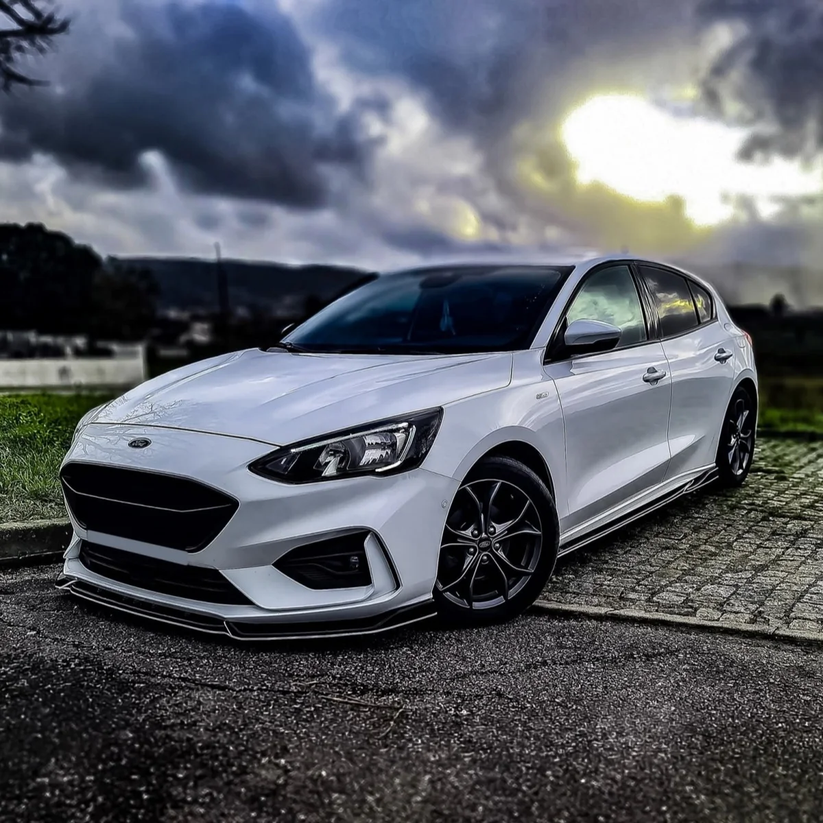 Фото Передний бампер в стиле Maxton для Ford Focus Mk4 ST ST-Line 2019-2025, диффузор, внешняя отделка, разделитель Canard, индивидуальные комплекты кузова №3