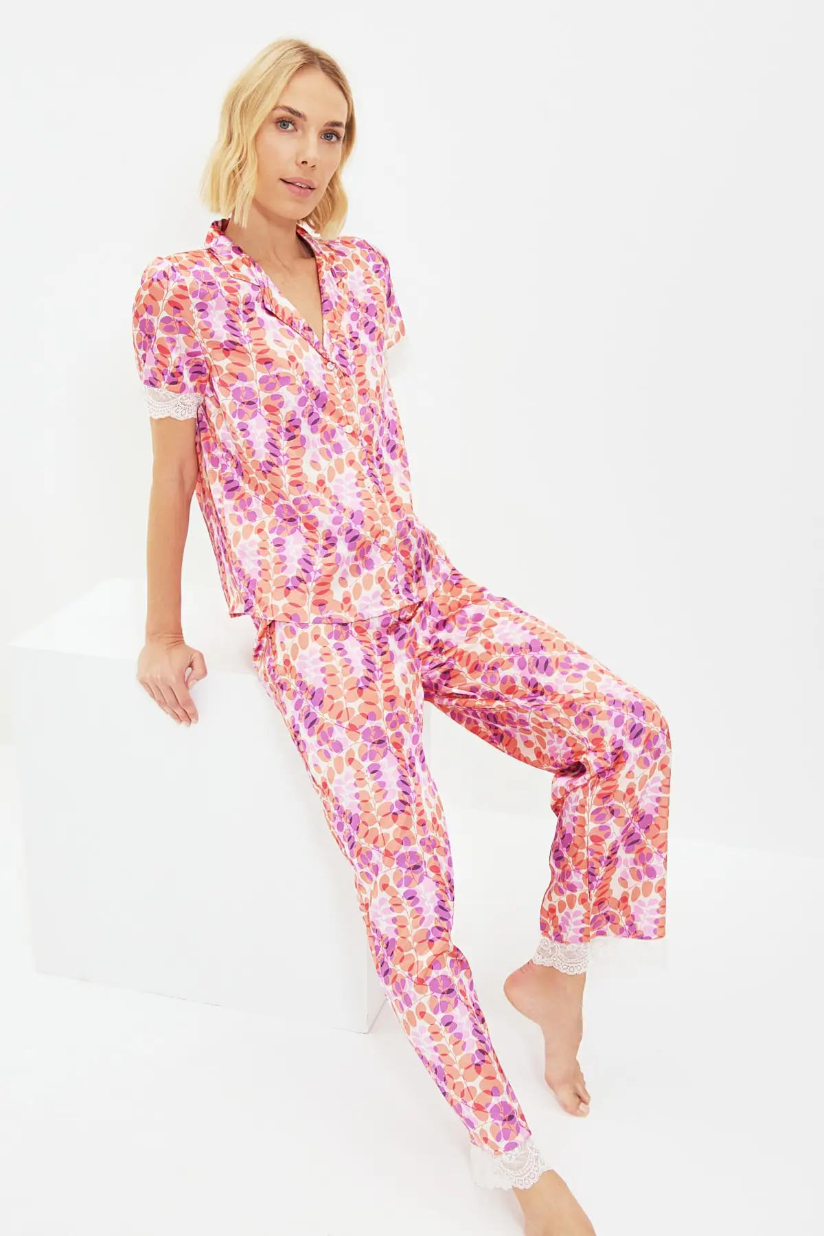 

Trendyol Lace Detail Satin Pajamas set THMAW22PT0466