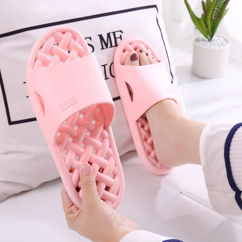 

2022 Lightweight Non-Slip Bathroom Home Slippers Summer New Couple Slippers Hotel Foot Bathroom Sandals Slippers Men Women Casa