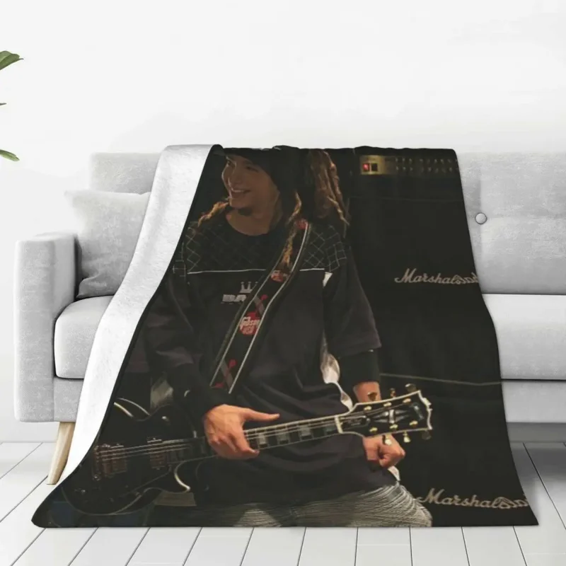 

Tom Kaulitz Flannel Blanket Soft Laugh Band Member Bedding Throws Winter Airplane Travel Couch Chair Sofa Bed Novelty Bedspread