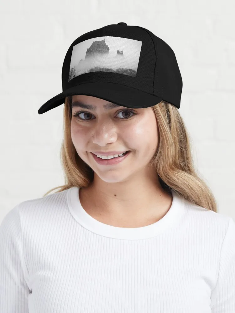 Черно-Белая Кепка унисекс A Foggy Morning Engulfs Chateau Frontenac повседневные бейсболки от