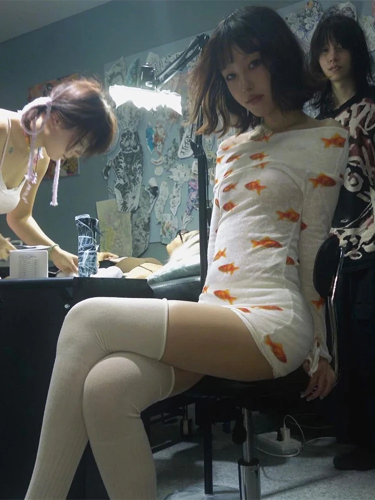 Женское облегающее платье винтажное мини- с открытыми плечами и длинными