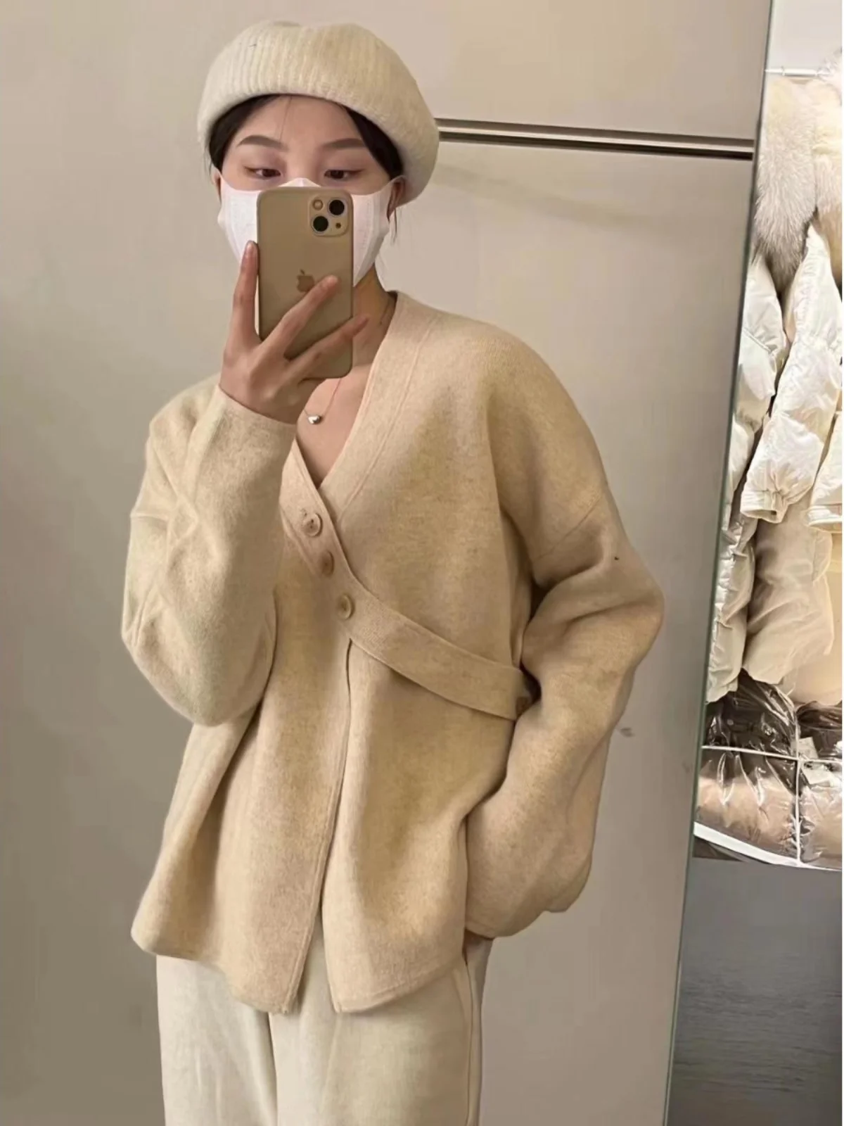 O'moey Южная Корея Dongdaemun новинка зимы 2023 маленький дизайн с v-образным вырезом