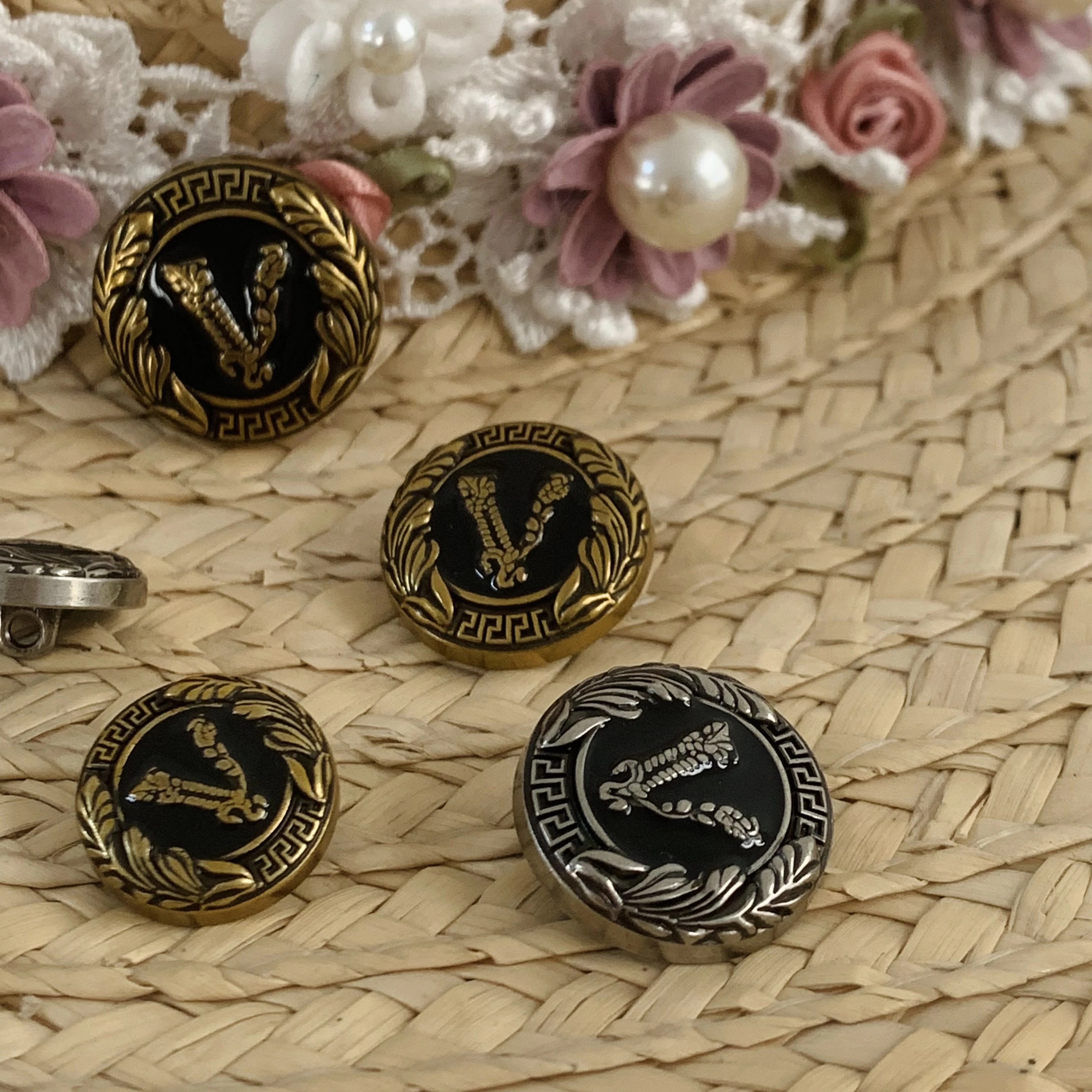 

Luxury Metal Buttons Leaves Pattern For Coat Blazer Handicraft 16/21/23mm Garments Decor Diy Sewing Accessories 10pcs New Arriva