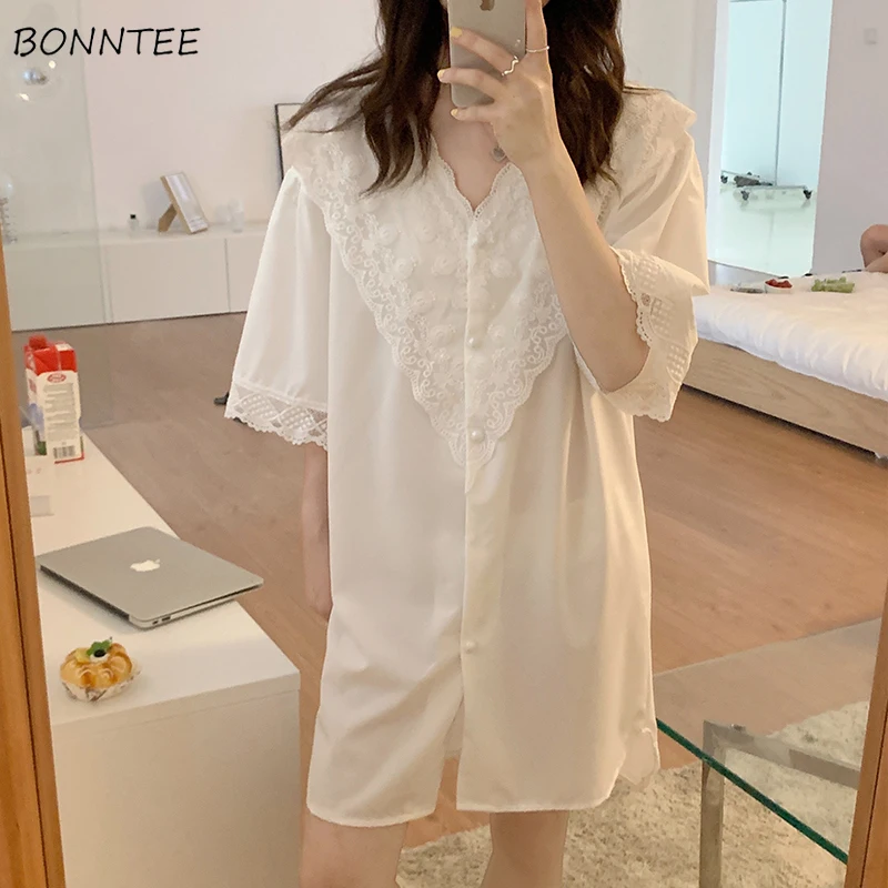 

Ночная сорочка женская кружевная с V-образным вырезом