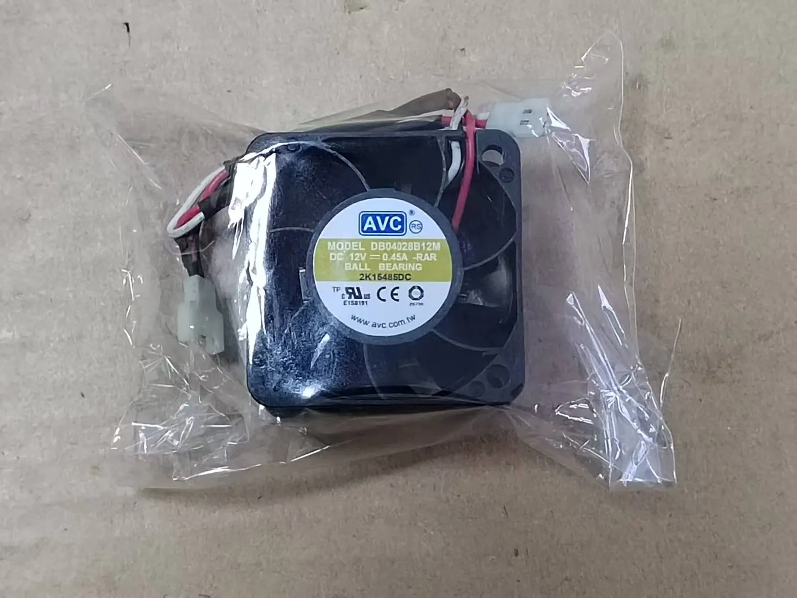 ДЛЯ AVC DB04028B12M S116 4028 DC12V 0.45A 3-проводной охлаждающий вентилятор (art.: 3920d31ec1df9) - 3920d31ec1df9