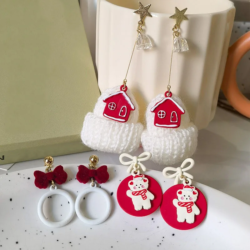 

2022 Autumn and Winter New Christmas Earrings Sweet and Cute Girl Heart Christmas Hat Earrings